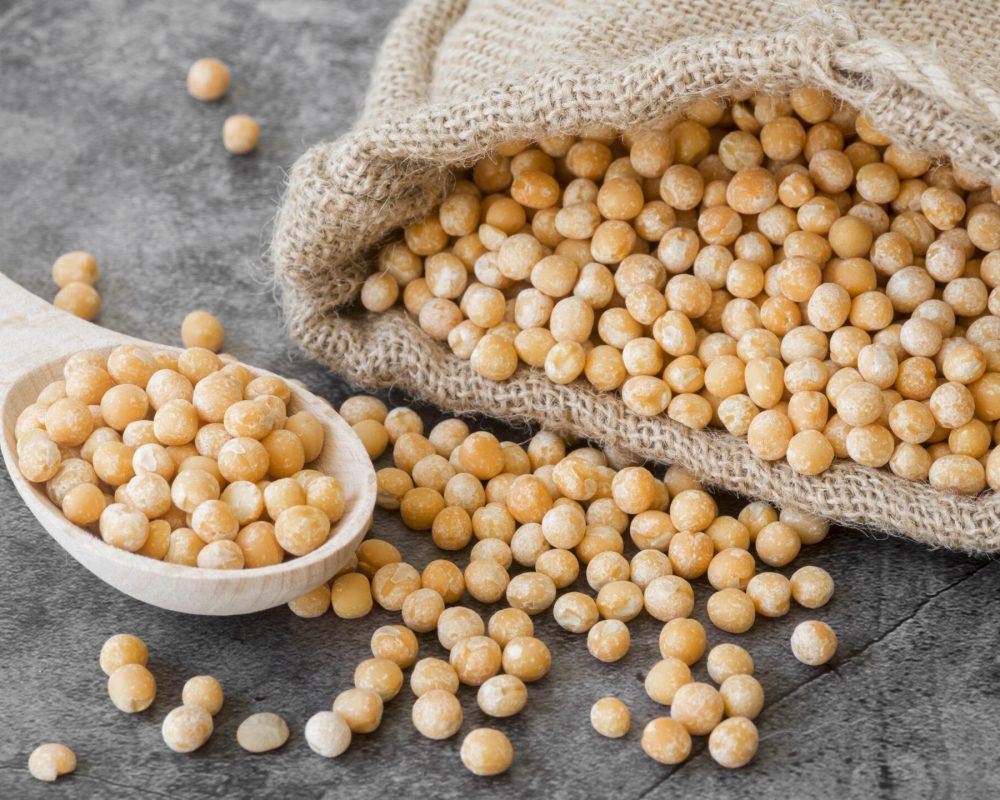 high-angle-chickpeas-beans-concept